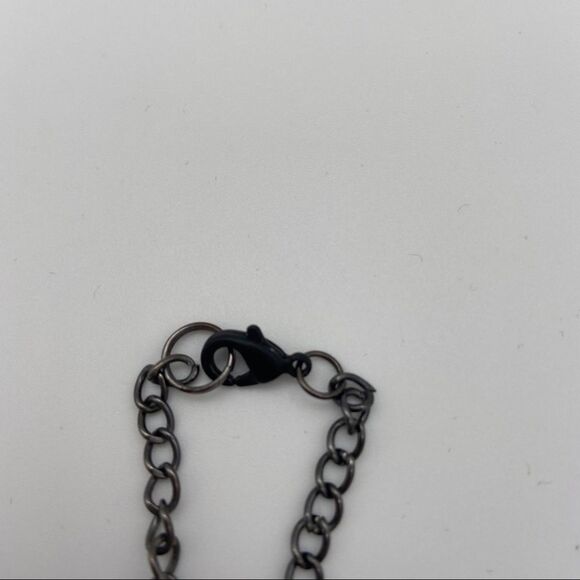 🍭4/$20 Batman symbol heart necklace - Picture 4 of 6